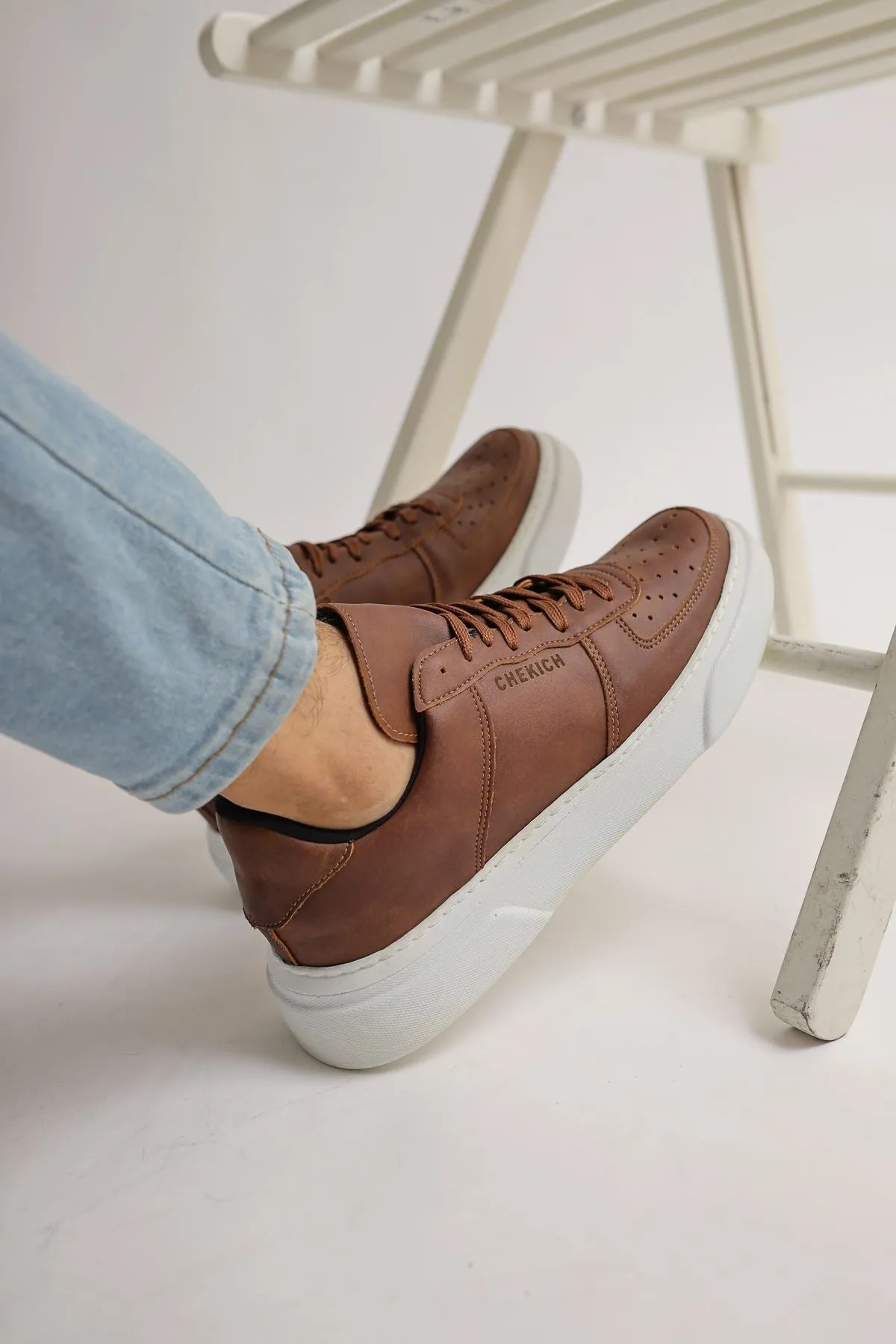 Brown Sneaker CH087