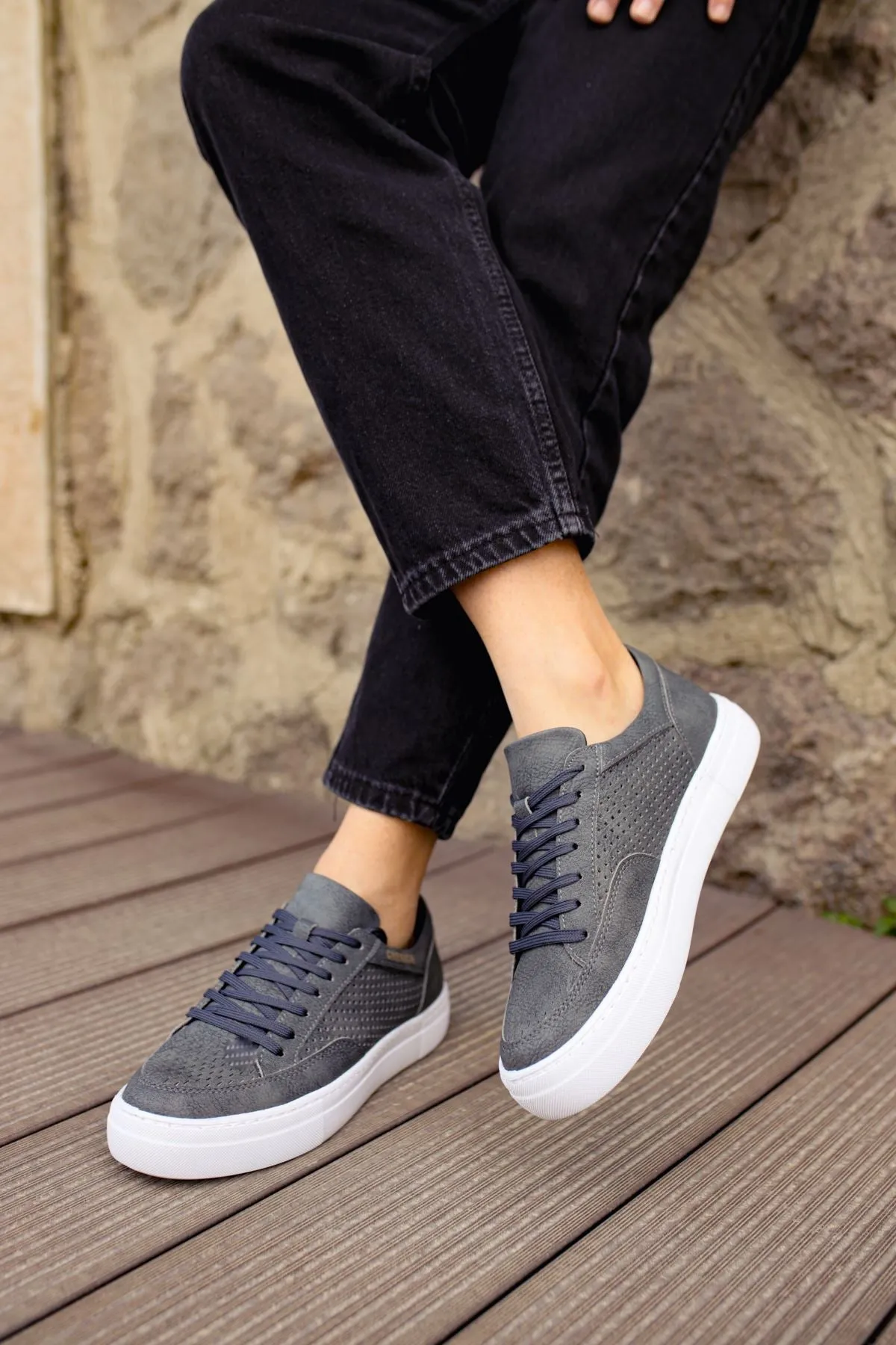 Gray Sneaker CH015